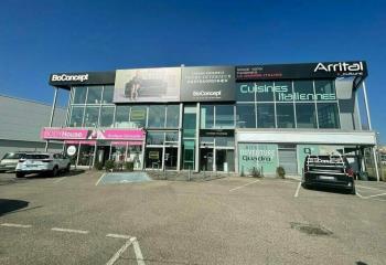 Location local commercial Saint-Priest (69800) - 200 m²