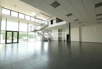 Location local commercial Saint-Quentin-Fallavier (38070) - 360 m²