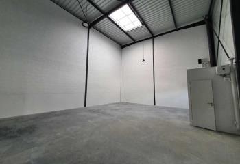 Location entrepots 166 m² non divisibles