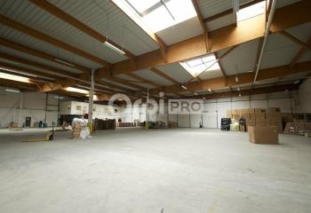 Location activité/entrepôt Saint-Quentin-Fallavier (38070) - 2400 m² à Saint-Quentin-Fallavier - 38070