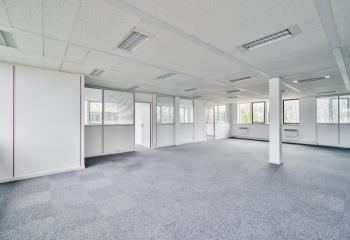 Location activité/entrepôt Saint-Thibault-des-Vignes (77400) - 981 m²