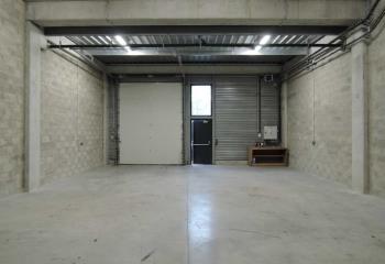 Location entrepots 133 m² non divisibles