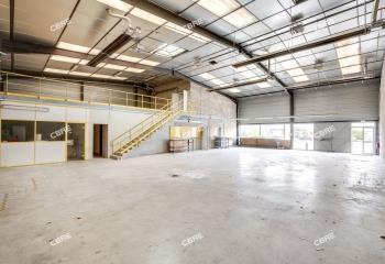 Location activité/entrepôt Voisins-le-Bretonneux (78960) - 500 m²