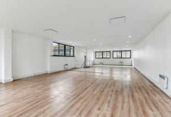 Bureau à vendre Courbevoie (92400) - 681 m²