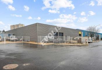 Local commercial à vendre Le Mée-sur-Seine (77350) - 3880 m² au Mée-sur-Seine - 77350