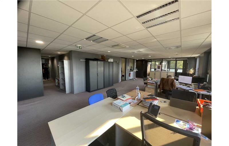 Location de bureau de 251 m² à Bezannes - 51430 photo - 1