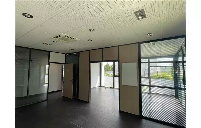 Location de bureau de 329 m² à Breuil-le-Sec - 60840