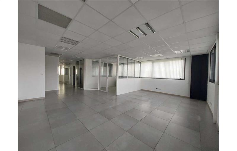 Location de bureau de 284 m² à Castelnau-le-Lez - 34170 photo - 1