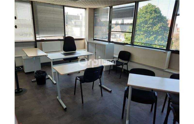 Location de bureau de 26 m² à Compiègne - 60200 photo - 1