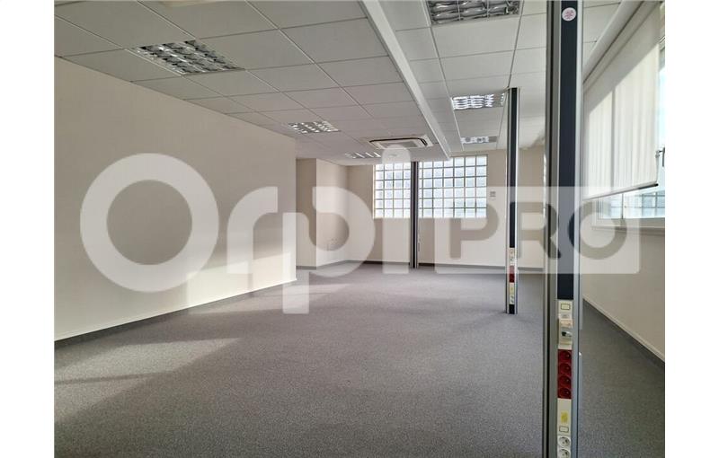 Location de bureau de 394 m² à Compiègne - 60200 photo - 1