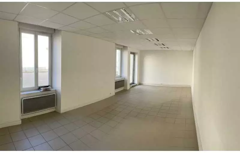 Location de bureau de 130 m² à Cormontreuil - 51350