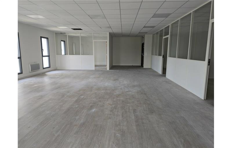 Location de bureau de 118 m² à Franqueville-Saint-Pierre - 76520 photo - 1