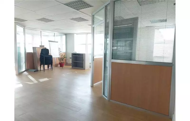 Location de bureau de 102 m² à Guyancourt - 78280