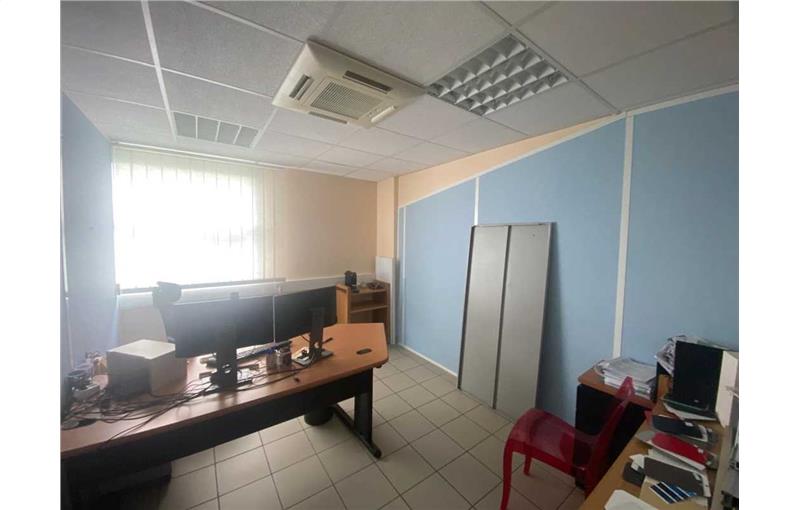 Location de bureau de 370 m² à Jouy-le-Moutier - 95280 photo - 1