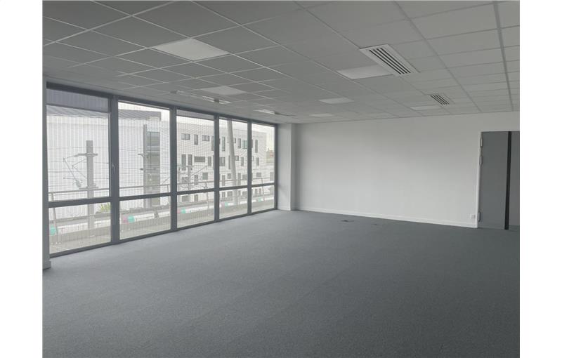 Location de bureau de 3 561 m² à La Plaine Saint-Denis - 93210 photo - 1