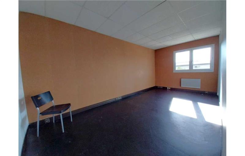 Location de bureau de 138 m² à Le Perray-en-Yvelines - 78610 photo - 1