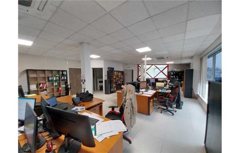 Location de bureau de 265 m² à Les Essarts-le-Roi - 78690 photo - 1