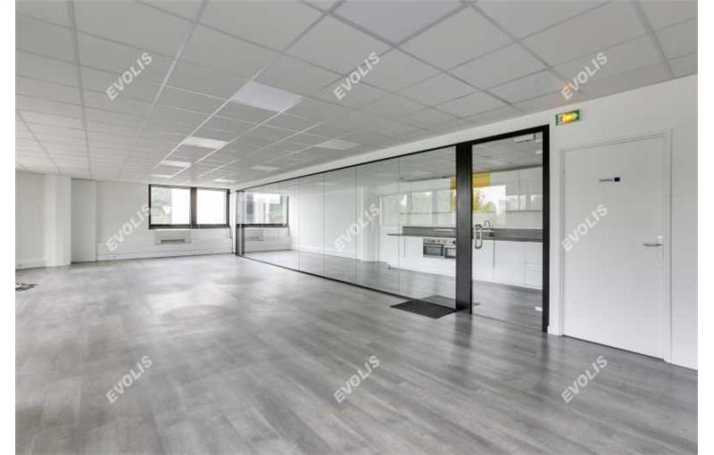 Location de bureau de 829 m² à Lognes - 77185 photo - 1