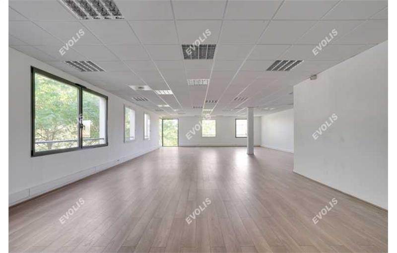 Location de bureau de 563 m² à Montévrain - 77144 photo - 1