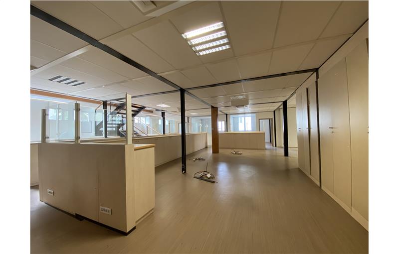 Location de bureau de 710 m² à Montreuil - 93100 photo - 1