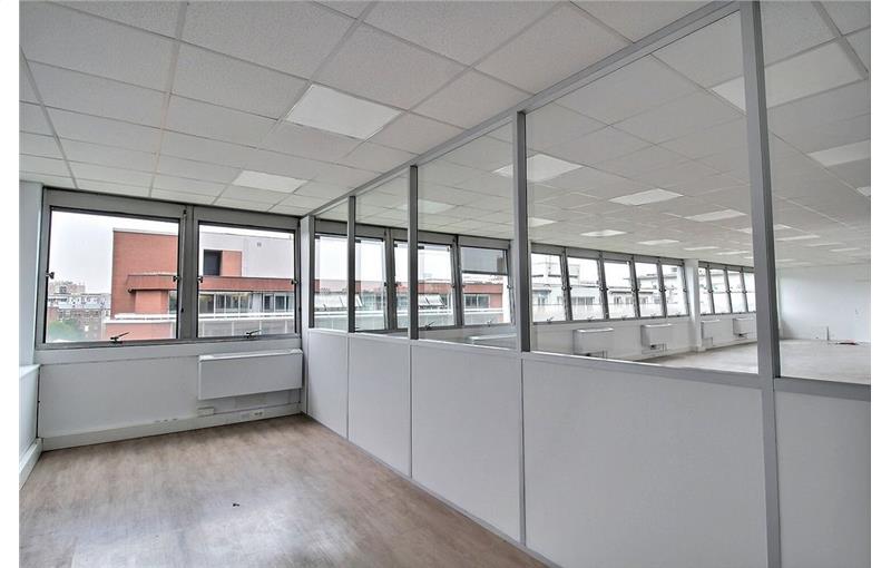 Location de bureau de 219 m² à Paris 19 - 75019 photo - 1