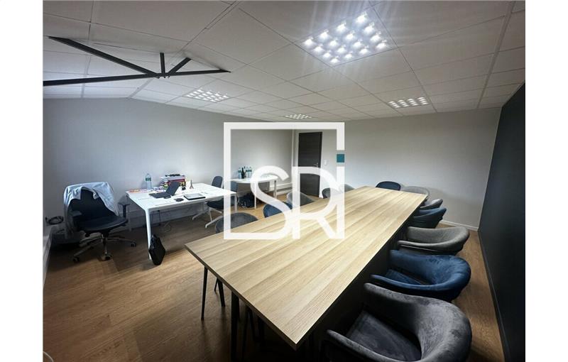 Location de bureau de 79 m² à Pérignat-sur-Allier - 63800 photo - 1