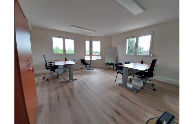 Location de bureau de 138 m² à Rambouillet - 78120 photo - 1