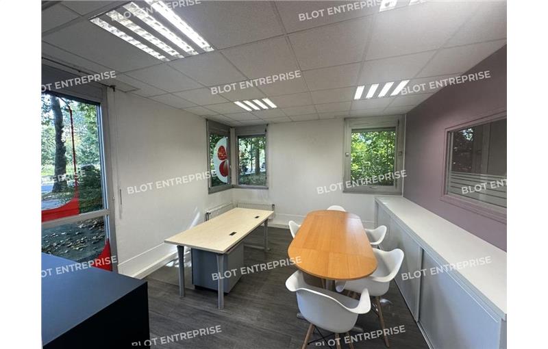 Location de bureau de 61 m² à Rennes - 35000 photo - 1