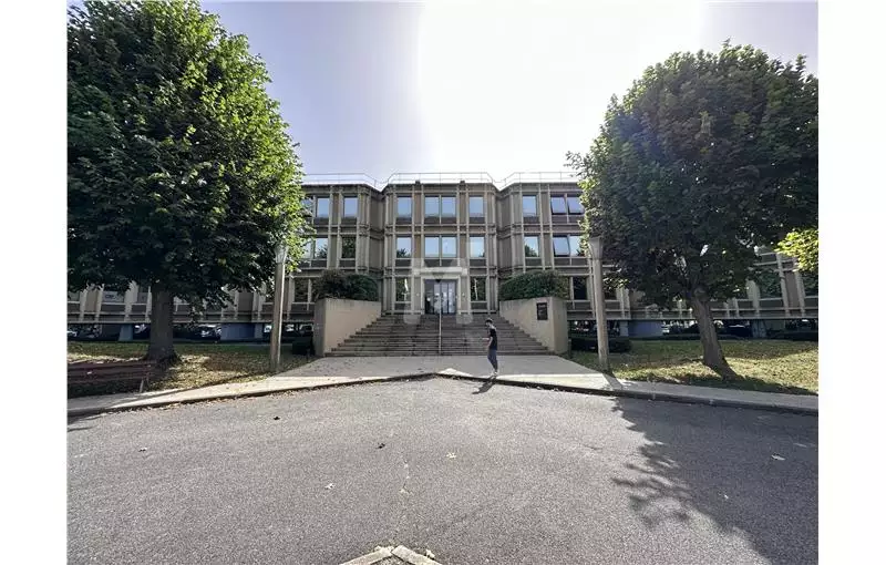 Location de bureau de 1251 m² à Saint-Aubin - 91190