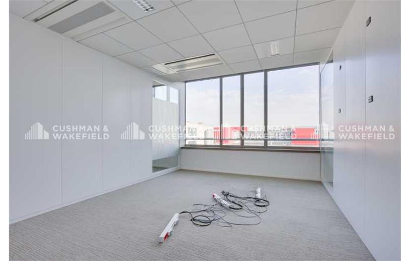 Location de bureau de 6 725 m² à Saint-Denis - 93200 photo - 1