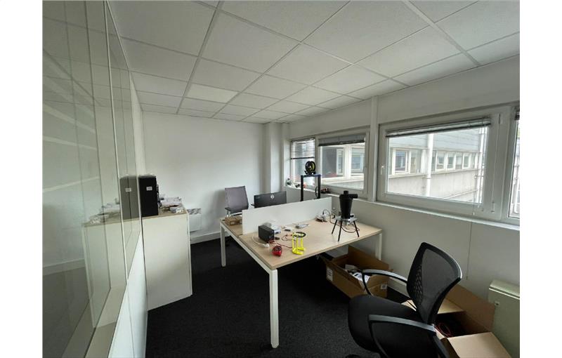 Location de bureau de 1 045 m² à Saint-Denis - 93200 photo - 1