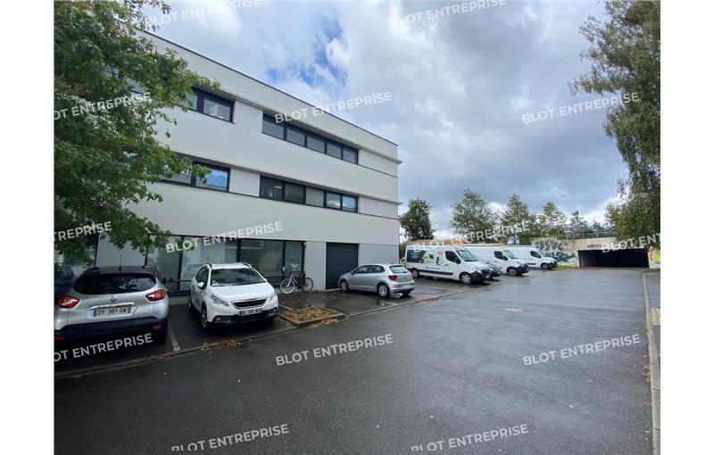 Location de bureau de 25 m² à Saint-Jacques-de-la-Lande - 35136 photo - 1