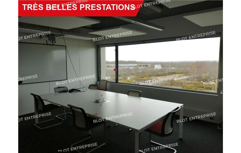 Location de bureau de 170 m² à Saint-Jacques-de-la-Lande - 35136 photo - 1