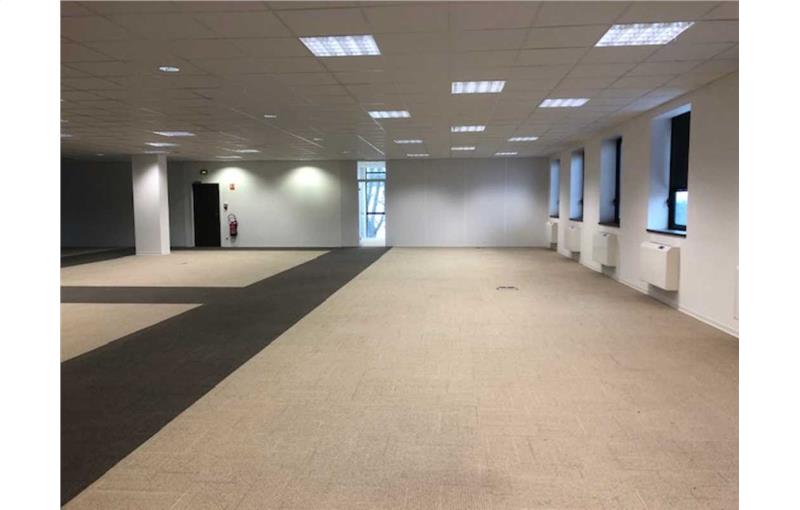 Location de bureau de 2 703 m² à Saint-Ouen-l'Aumône - 95310 photo - 1