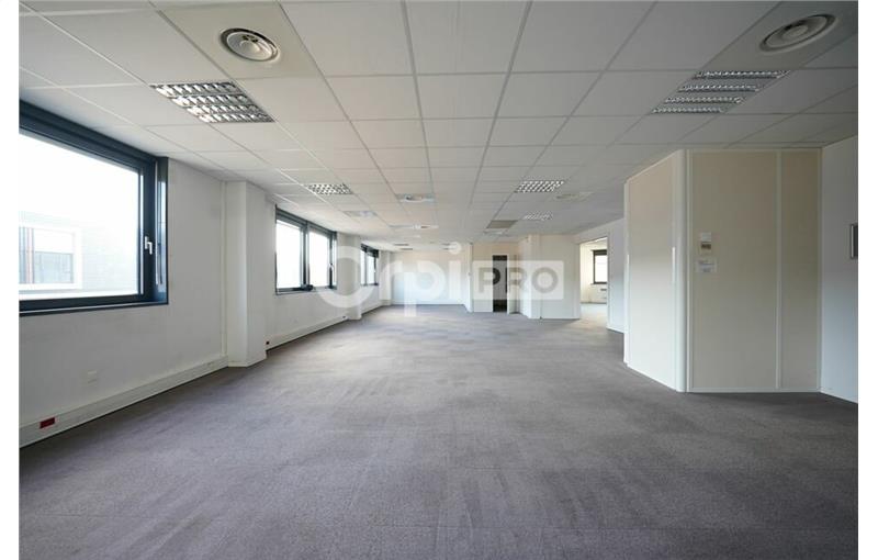 Location de bureau de 407 m² à Saint-Quentin-Fallavier - 38070 photo - 1