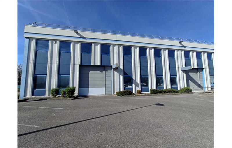 Location de bureau de 2 202 m² à Saint-Quentin-Fallavier - 38070 photo - 1