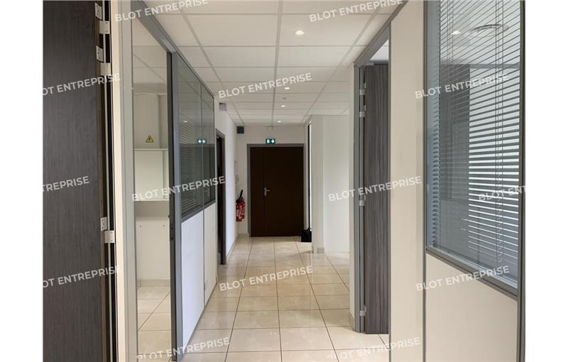 Location de bureau de 250 m² à Saint-Sébastien-sur-Loire - 44230 photo - 1