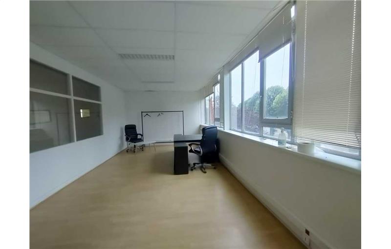 Location de bureau de 130 m² à Toussus-le-Noble - 78117 photo - 1