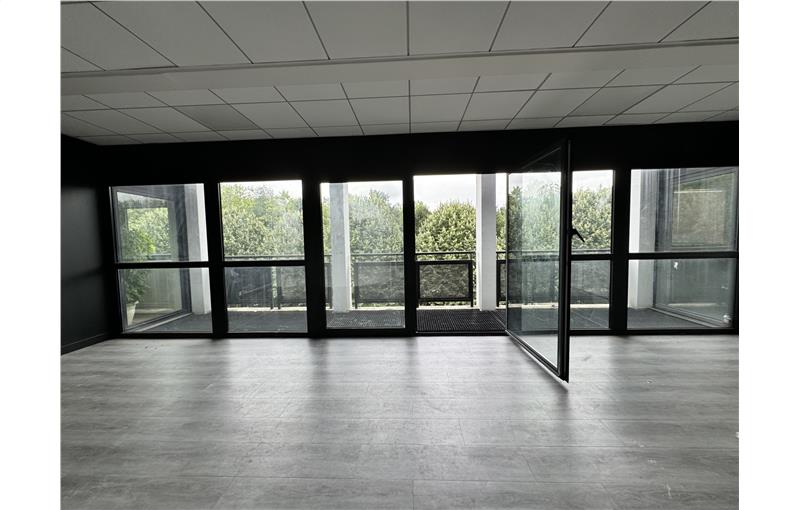 Location de bureau de 78 m² à Tremblay-en-France - 93290 photo - 1