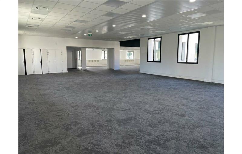 Location de bureau de 659 m² à Vénissieux - 69200 photo - 1