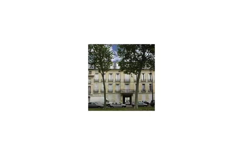 Location de bureau de 172 m² à Versailles - 78000