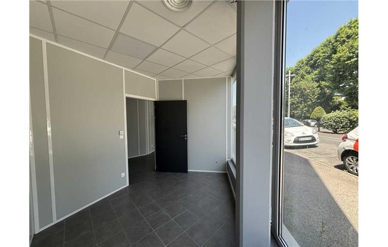 Location de bureau de 131 m² à Villefranche-sur-Saône - 69400 photo - 1