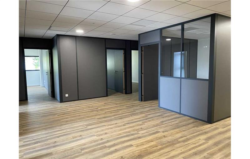 Location de bureau de 194 m² à Villenave-d'Ornon - 33140 photo - 1