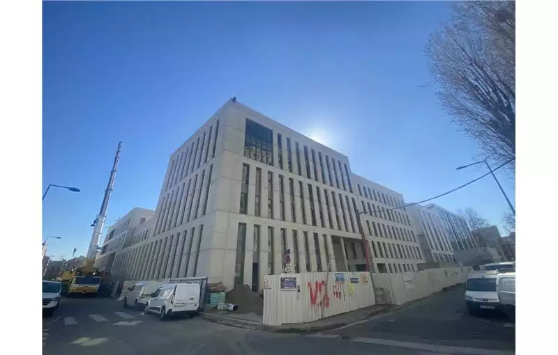 Location de bureau de 7132 m² à Villeurbanne - 69100