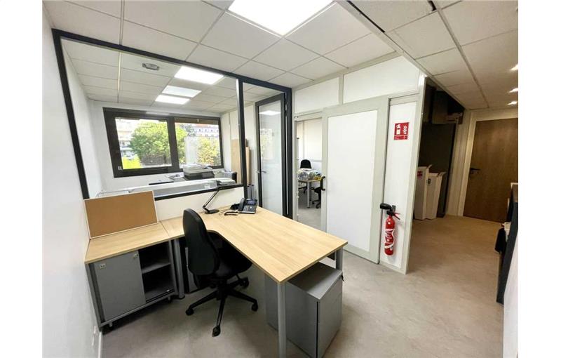 Location de bureau de 67 m² à Villeurbanne - 69100 photo - 1