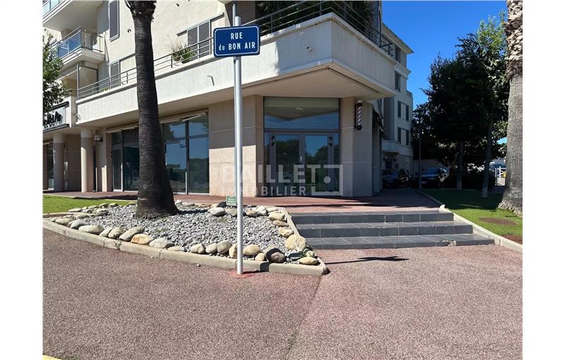 Location de local commercial de 74 m² à Antibes - 06600 photo - 1