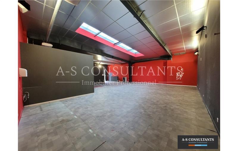 Location de local commercial de 238 m² à Bourgoin-Jallieu - 38300 photo - 1