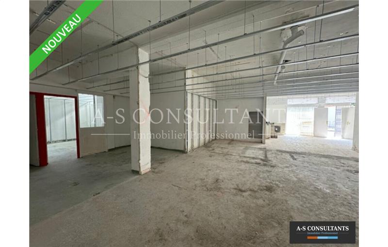 Location de local commercial de 192 m² à Nîmes - 30000 photo - 1