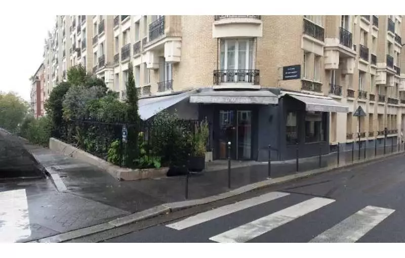 Location de local commercial de 140 m² à Paris 15 - 75015