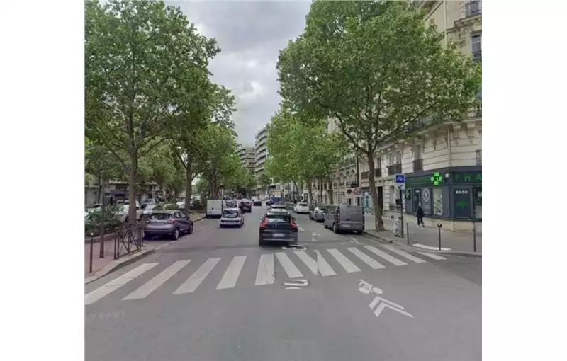Location de local commercial de 82 m² à Paris 16 - 75016